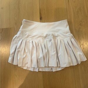 Chic White Pleated Mini Skirt